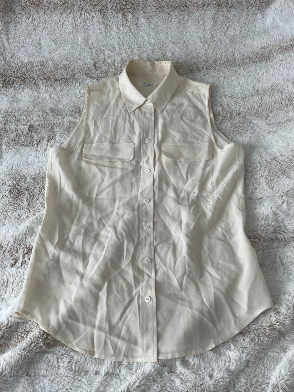 Equipment Slim Signature Sleeveless Silk Shirt in cream size Small